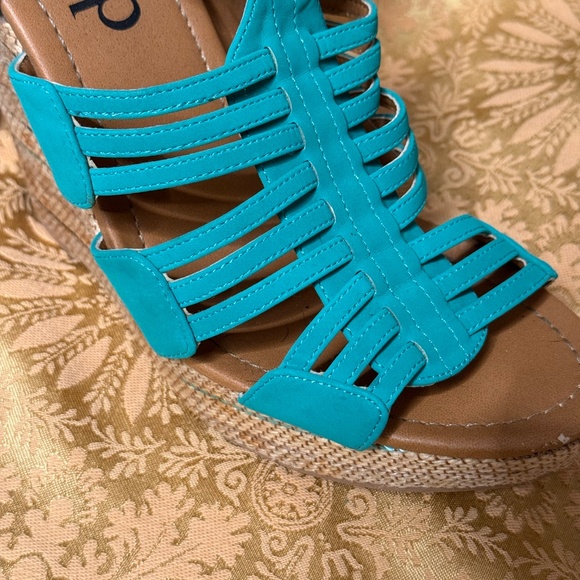 Teal & Tan Platform Wedges - Picture 8 of 8